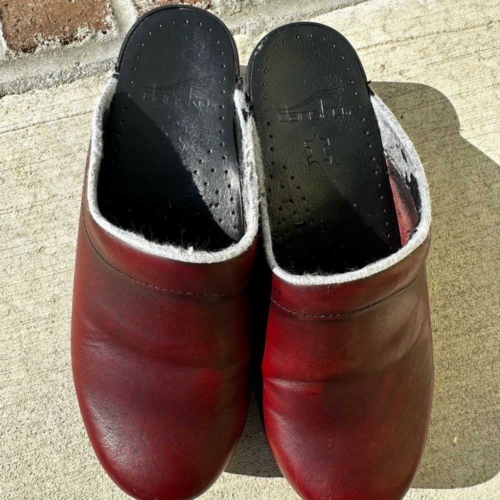 Dansko Professional Clogs Size 37 (US 6.5-7) Burgundy Comfort Shoes GUC Nursing - Picture 2 of 6